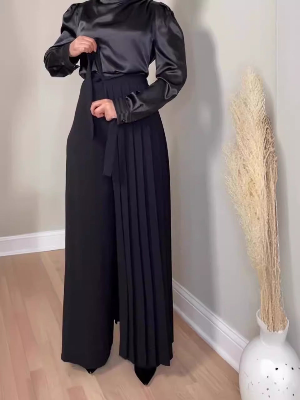 Pleated Pants With Ties